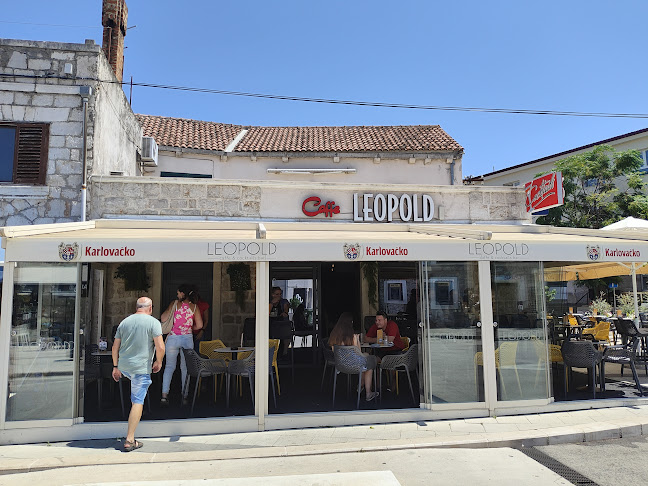 Trg Rudina 1, 22243, Murter