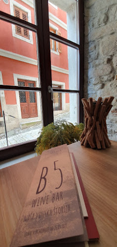 Opinii despre B5 Wine Bar Motovun în Motovun - Gastronomija i ugostiteljstvo