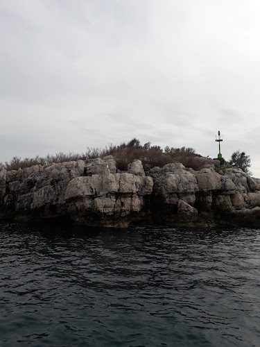 Riva 4, 21405, Milna