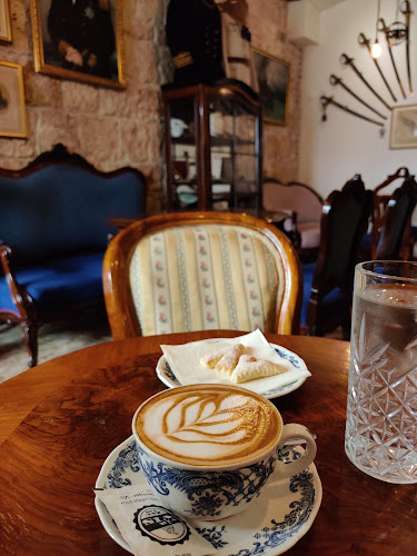 Mvsevm Vis - Gastronomija i ugostiteljstvo