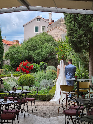 Srednjovjekovni samostanski mediteranski vrt Sv. Lovre