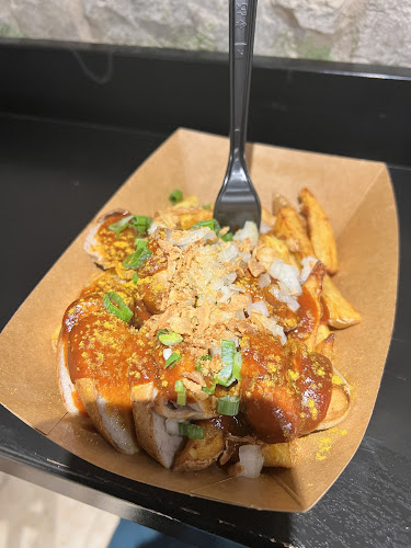 Ujevićeva poljana 1, 21000, Split