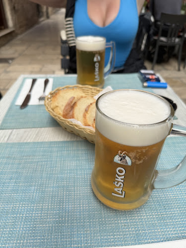 Comentarii opinii despre Buzz Bar