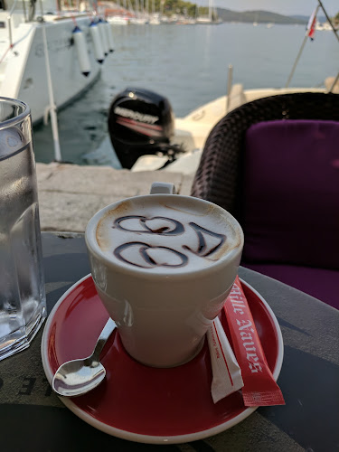 Cafe Bar Mille Naves - Gastronomija i ugostiteljstvo