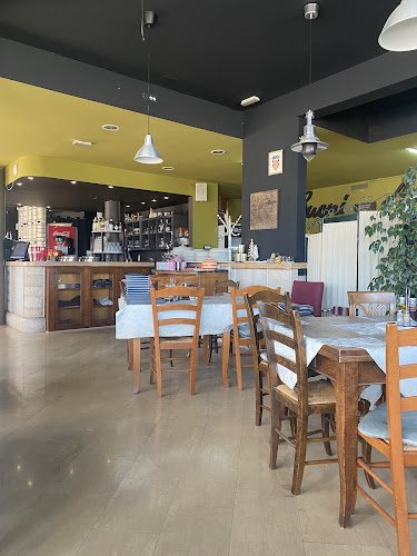 Trg slobode 2, 52470, Umag-Umago