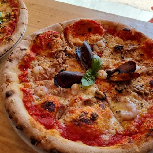 Opinii despre Konoba i pizzeria Lara în Gradac - Gastronomija i ugostiteljstvo