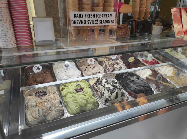 Opinii despre Slastičarna Viktoria în Pirovac - Gastronomija i ugostiteljstvo