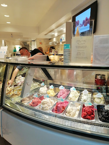 Opinii despre Slastičarnica Zagreb în Zagreb - Gastronomija i ugostiteljstvo