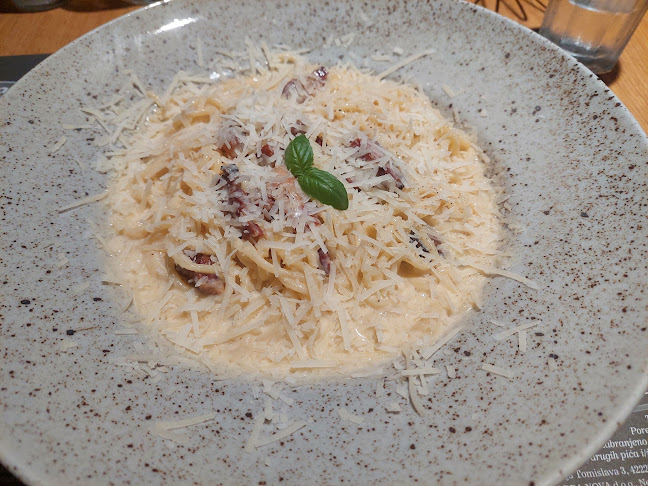 Bernarda pizza pasta burger