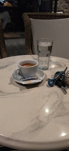 Opinii despre Caffe Bar QUEEN în Kaštel Lukšić - Gastronomija i ugostiteljstvo