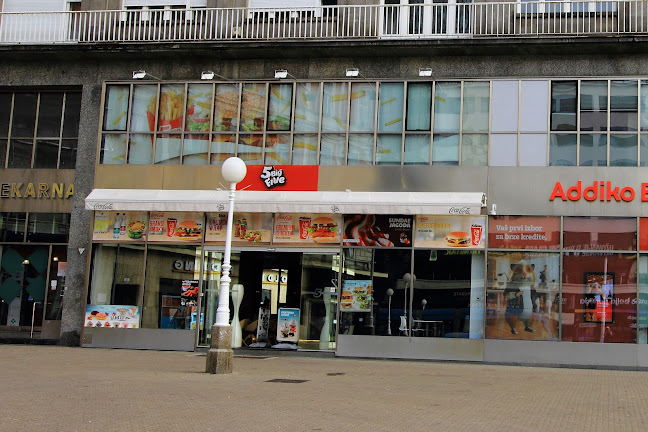 Trg bana Josipa Jelačića 3, 10000, Zagreb