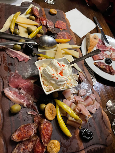 Restoran i pizzeria Uno - Gastronomija i ugostiteljstvo