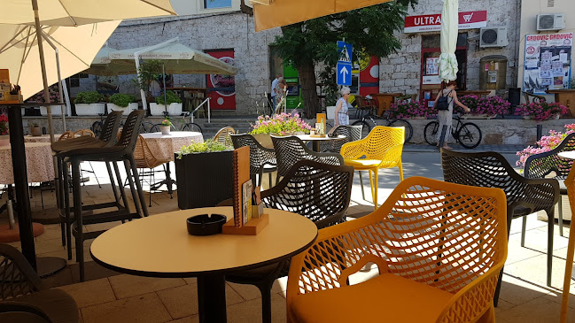 Trg Rudina 1, 22243, Murter