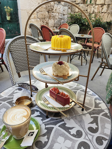 Trg Svetog Mihovila 1, 21310, Omiš