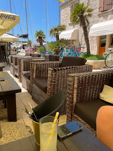 Trg Podlože 2, 21480, Vis