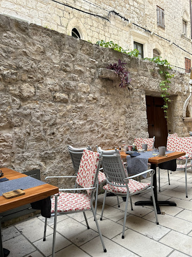 Petra Hektorovića 3, 21450, Hvar