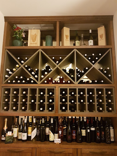 MoNIKa's Wine Bar - Split