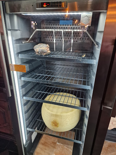 Konoba Okit - Karmelski Dvori - Gastronomija i ugostiteljstvo