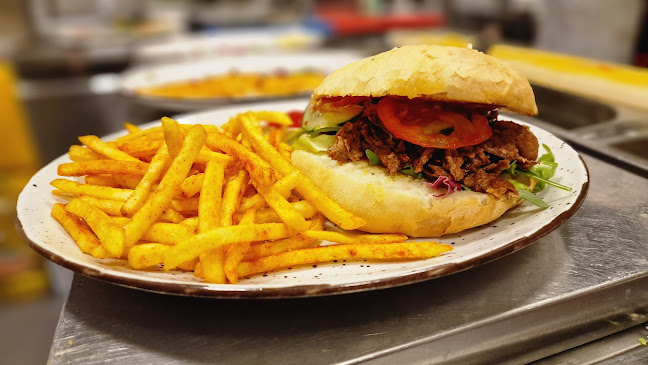 Mama's Pot Tavern - Gastronomija i ugostiteljstvo