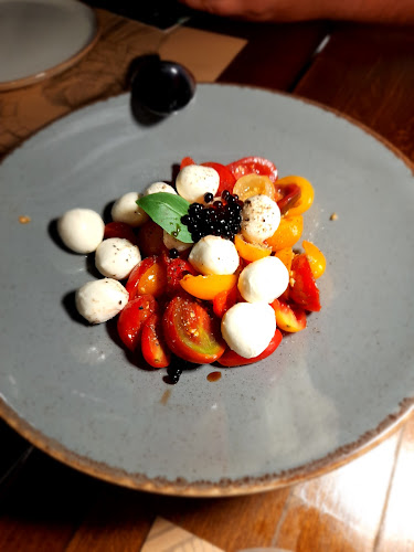 Restoran 4 Kantuna - Gastronomija i ugostiteljstvo