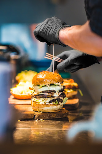 Submarine Burgers - Gastronomija i ugostiteljstvo