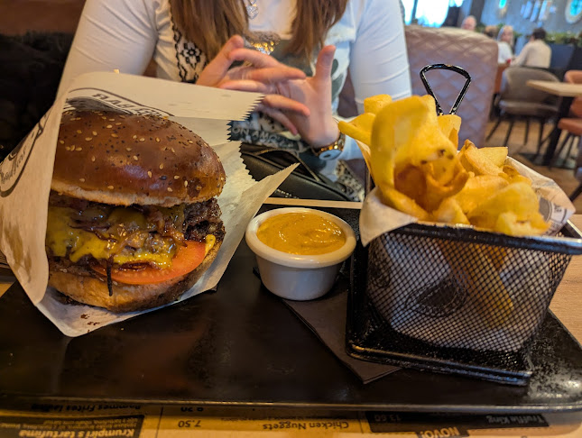 Opinii despre Burger & Beer Bar Mrav în Zagreb - Gastronomija i ugostiteljstvo