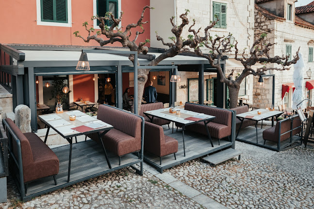 KAČIĆEV TRG 13, 21300, Makarska