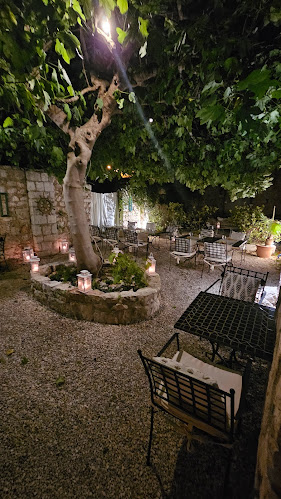 Ul. Petra Hektorovića 3, 21480, Vis