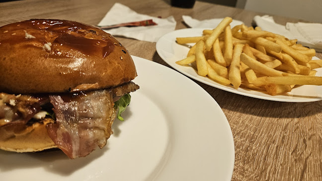 Street food "The Passage + by Luka - Zagreb