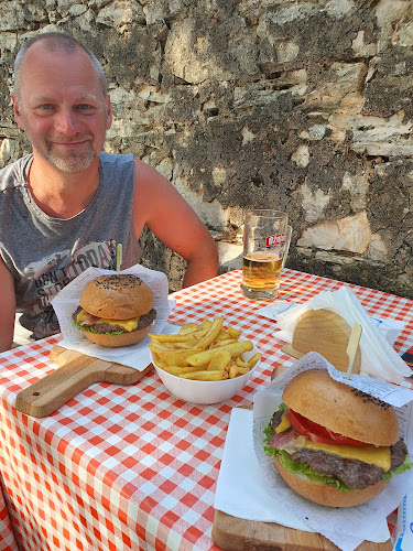 Comentarii opinii despre Macumba Beach Club & Grill