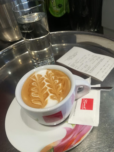 Opinii despre Caffe & Night bar Hary în Gospić - Gastronomija i ugostiteljstvo