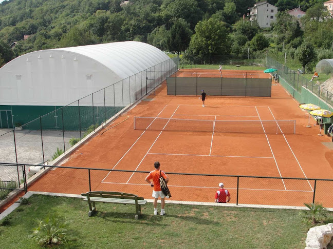 tenis caffe bar Damar