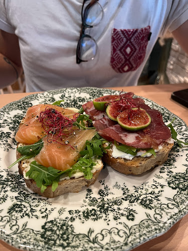 Opinii despre Smile Bar în Makarska - Gastronomija i ugostiteljstvo