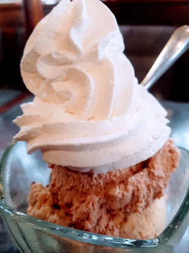 Fontana - Gastronomija i ugostiteljstvo