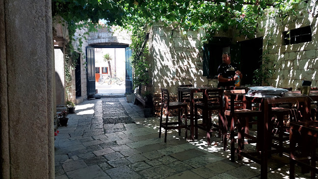 Lambik Bar & Bistro - Gastronomija i ugostiteljstvo