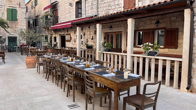 Opinii despre Riva Breackfast & snacks în Stari Grad - Gastronomija i ugostiteljstvo