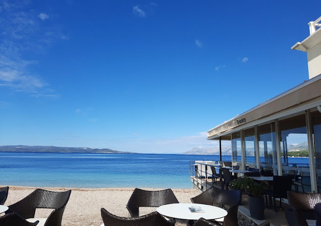 Žuta Kuća, Š. Dr. F. Tuđmana 2, 21300, Makarska