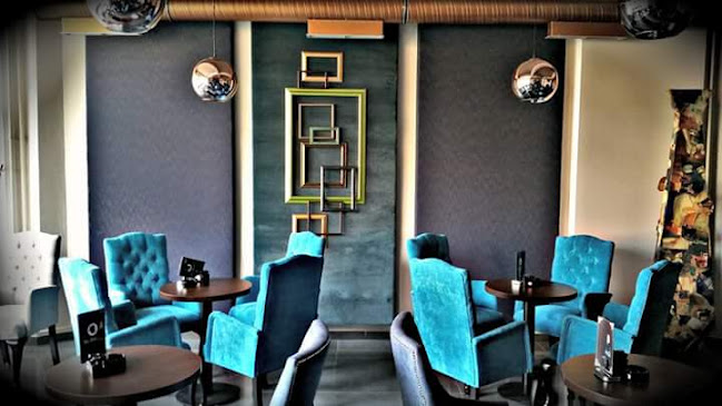 Mr. Brown Lounge Bar