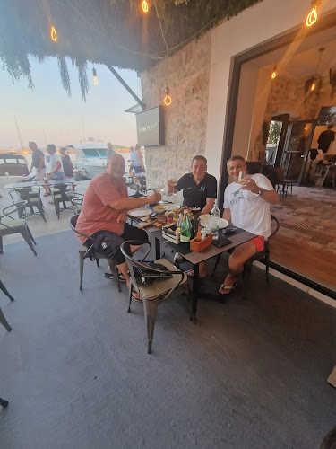 Strikoman's Bistro - Gastronomija i ugostiteljstvo