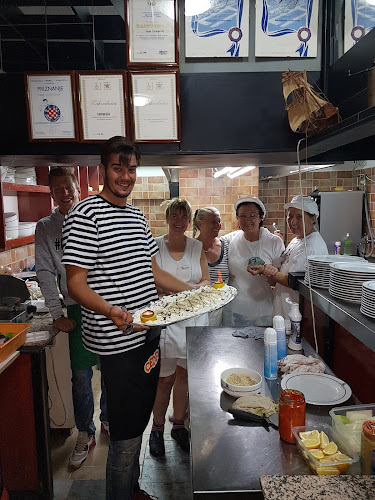 Opinii despre Restaurant-pizzeria LABINEZZA în Kaštel Stari - Gastronomija i ugostiteljstvo