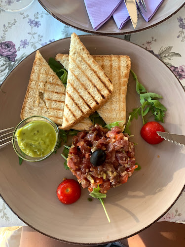 Zvonimirova Obala 9, 21224, Slatine