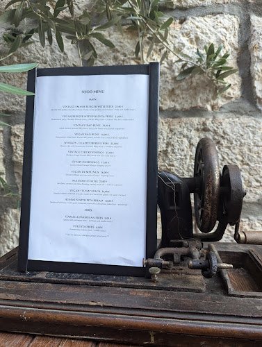 Opinii despre Vintage Bar Hvar (Food & Cocktail Bar) în Hvar - Gastronomija i ugostiteljstvo