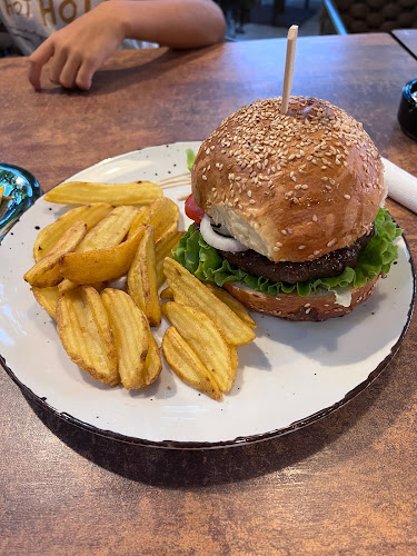 Opinii despre Street Food La Strada în Makarska - Gastronomija i ugostiteljstvo