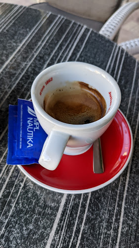 Opinii despre Caffe bar Labirin în Makarska - Gastronomija i ugostiteljstvo
