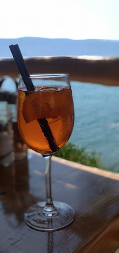 Beach Bar Jert - Gastronomija i ugostiteljstvo