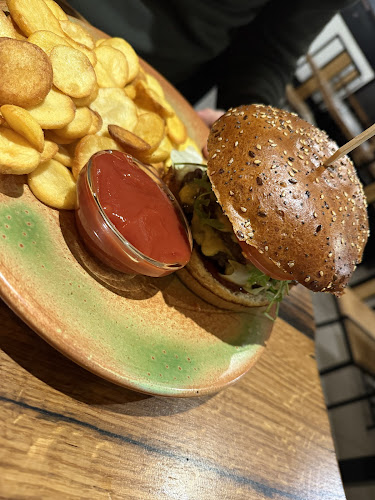 Restoran Stari Hrast - Gastronomija i ugostiteljstvo