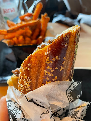 Burger & Beer Bar Mrav - Gastronomija i ugostiteljstvo