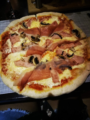 Ul. Vladimira Nazora 1B, 21300, Makarska