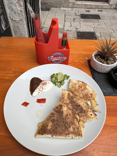 Poljana Stare gimnazije 1, 21000, Split