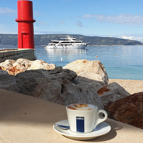 Ul. Lungo mare Svetog Mikule 21, 51557, Cres